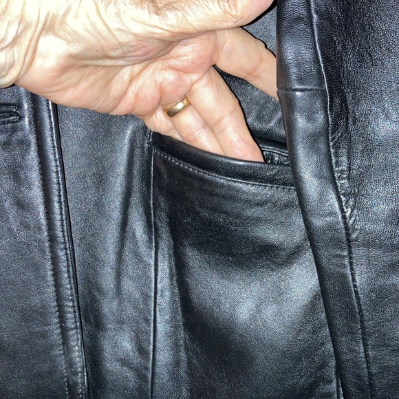 EUC  JLC NEW YORK blk leather blazer like new sz. L, 2 pockets. $59 - Picture 8 of 9